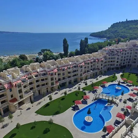 Beachfront Panoramic Flat @ South Bay *