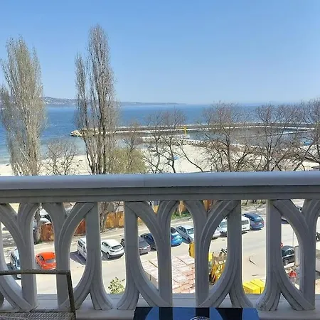 Beachfront Panoramic Flat @ South Bay *