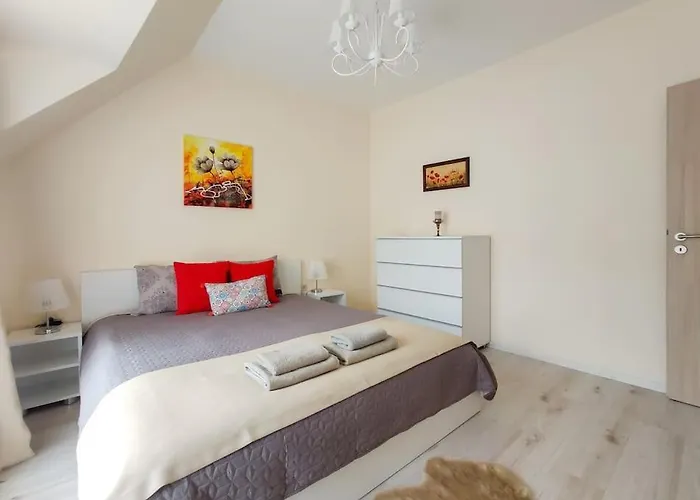 Beachfront Panoramic Flat @ South Bay *