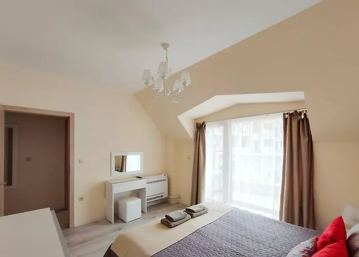 Beachfront Panoramic Flat @ South Bay *