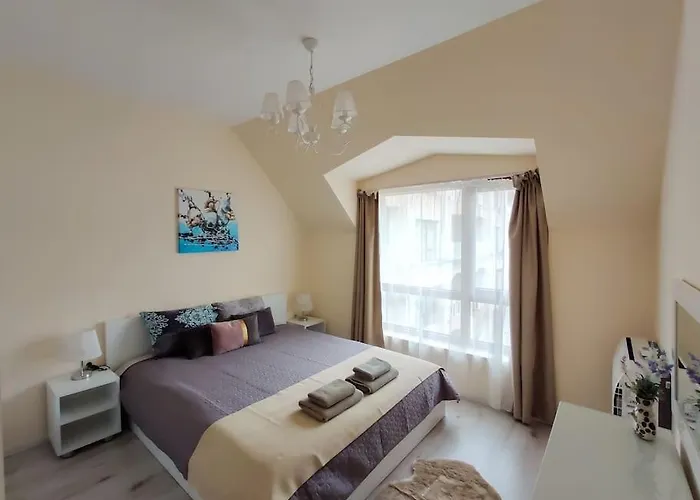 Beachfront Panoramic Flat @ South Bay 瓦爾納